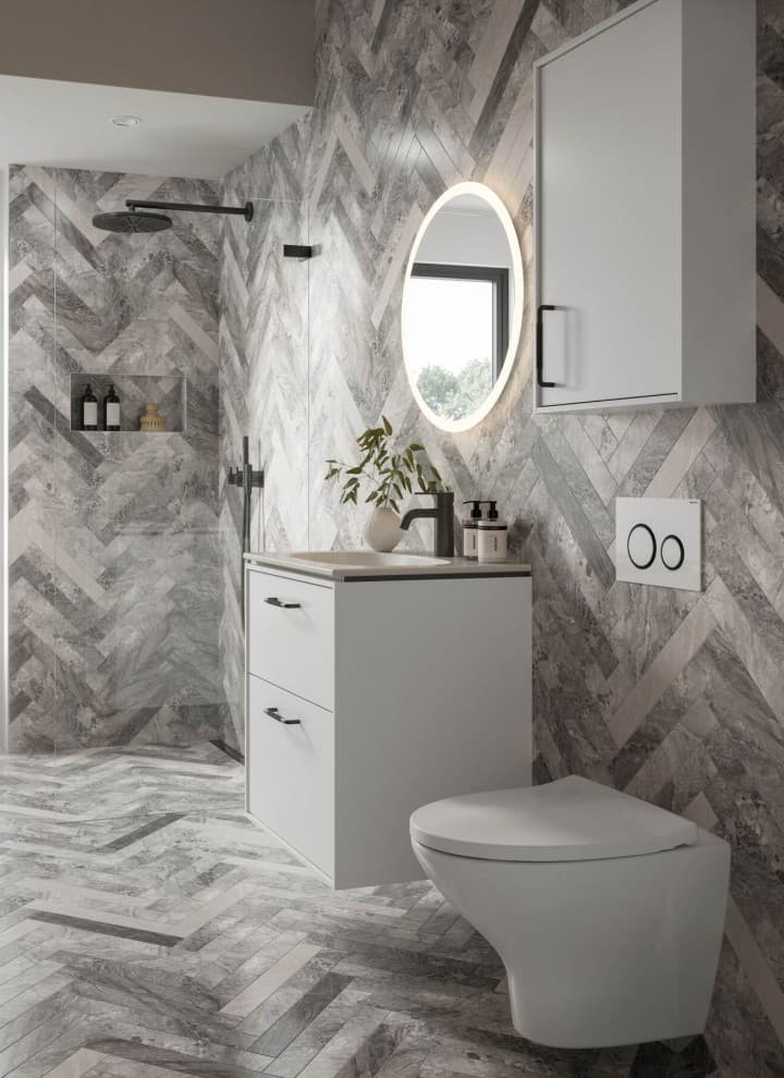 Nordisk och klassik stil på badrummet