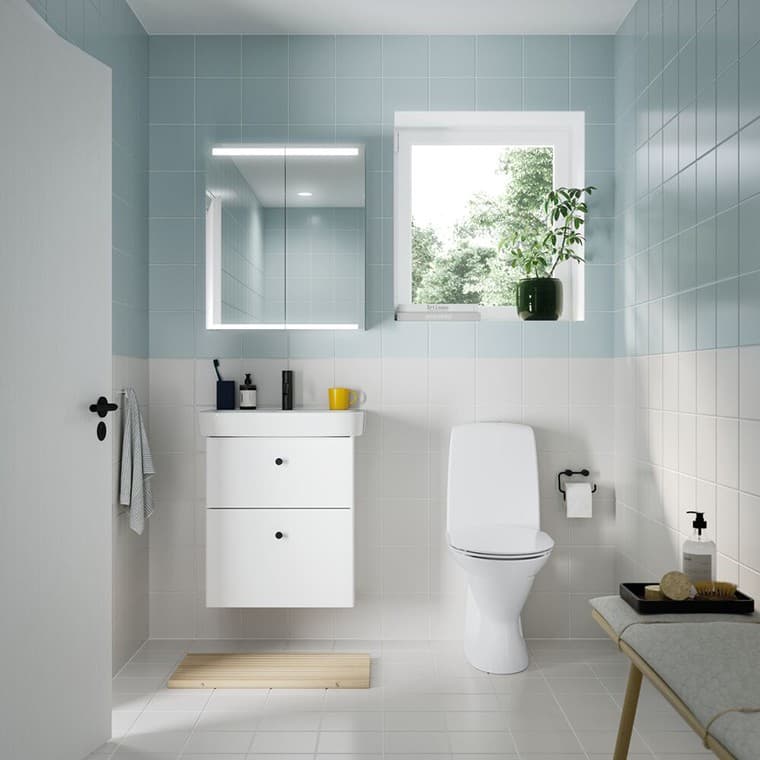 Ifö badrum i ljusblå pastell Ifö badrum i ljusblå pastell